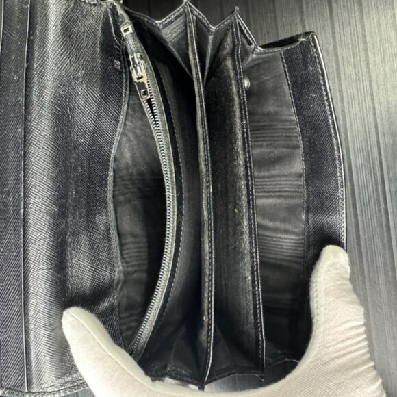 Prada Saffiano Black Leather Bifold Wallet Authentic|Used - Picture 4 of 5
